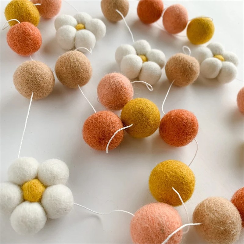 زينة جدارية من كرات الصوف على  - مراجعة Home Textiles Photos وسعره